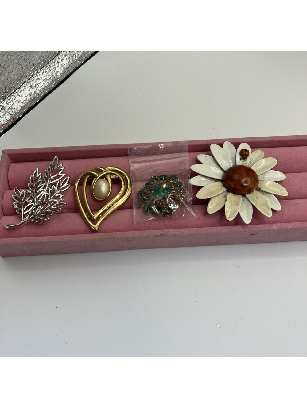 Collection Of 4!Vintage Brooches, In Silver Tone, Gold Tone And Metal